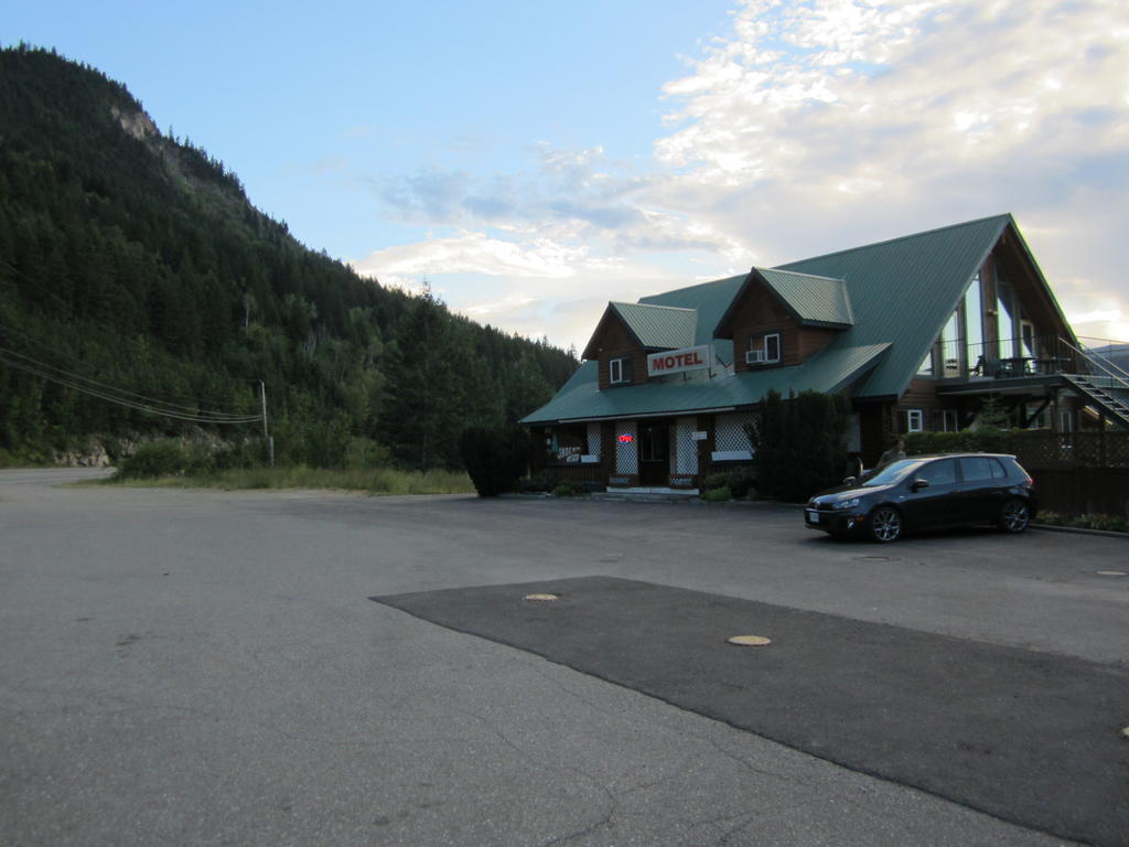 Jade Mountain Motel Chase Exteriér fotografie