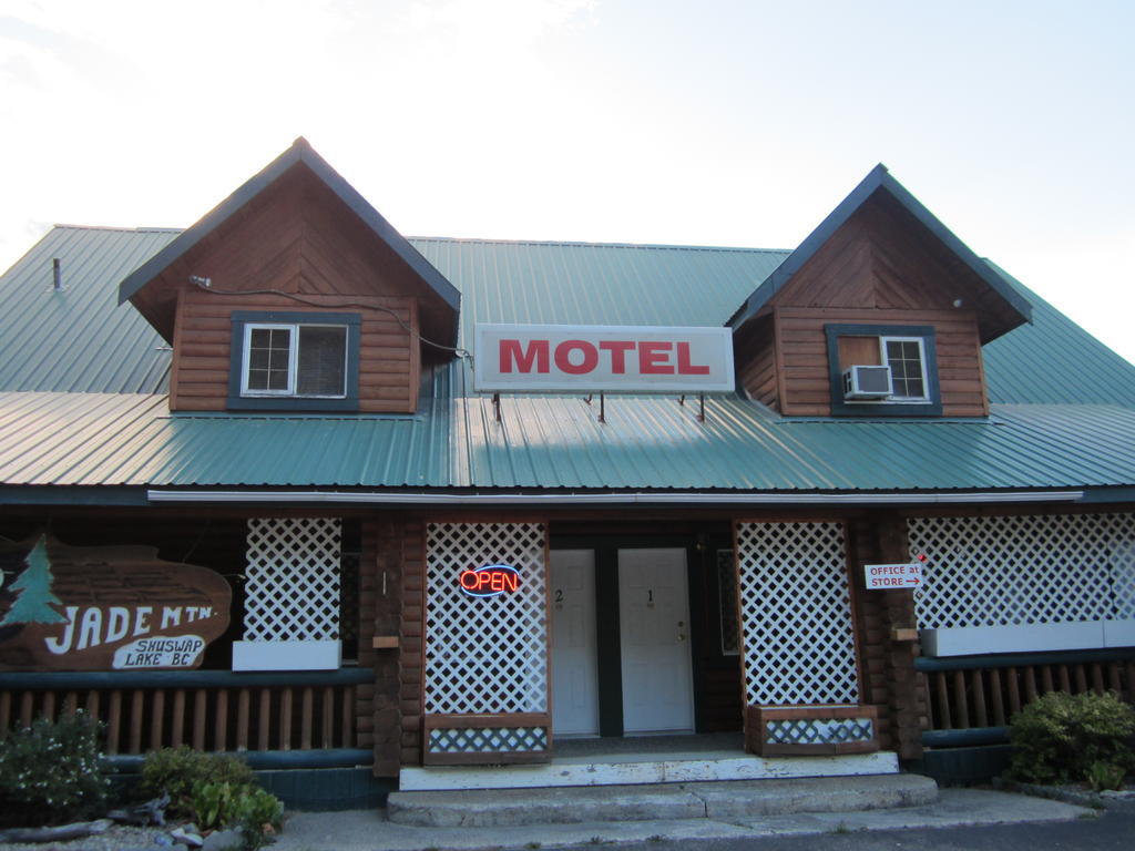 Jade Mountain Motel Chase Exteriér fotografie